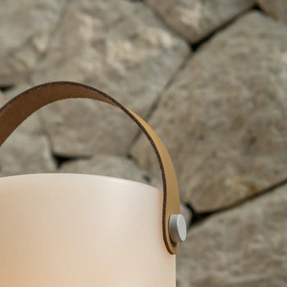 Avery Hellbraune wiederaufladbare Tischlampe aus Holz | Lederarmband, kabellos und dimmbar