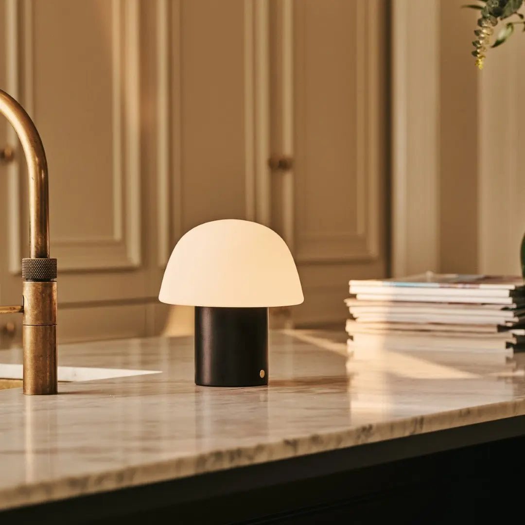Yannick Schwarze kabellose Tischlampe | Modernes, batteriebetriebenes Design