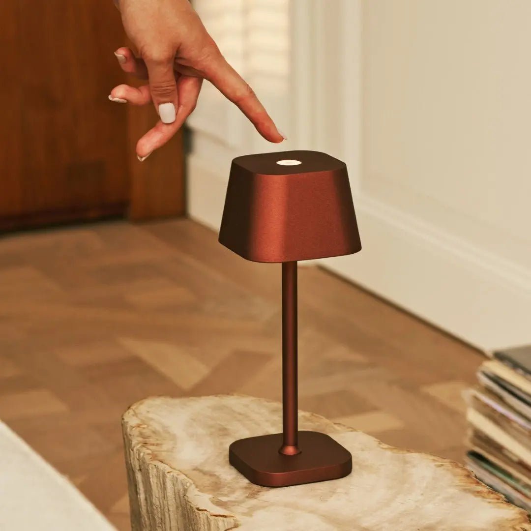 Ava Bronze wiederaufladbare Tischlampe | Stilvoll, kabellos und dimmbar