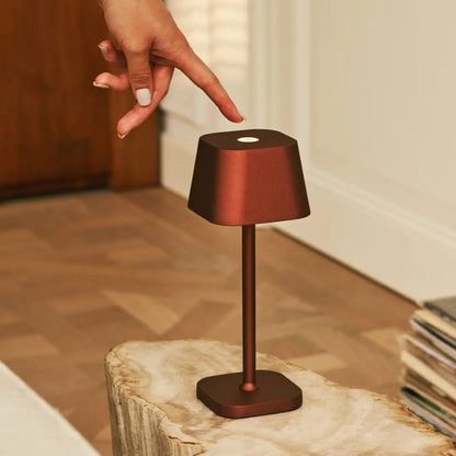 Ava Bronze wiederaufladbare Tischlampe | Stilvoll, kabellos und dimmbar