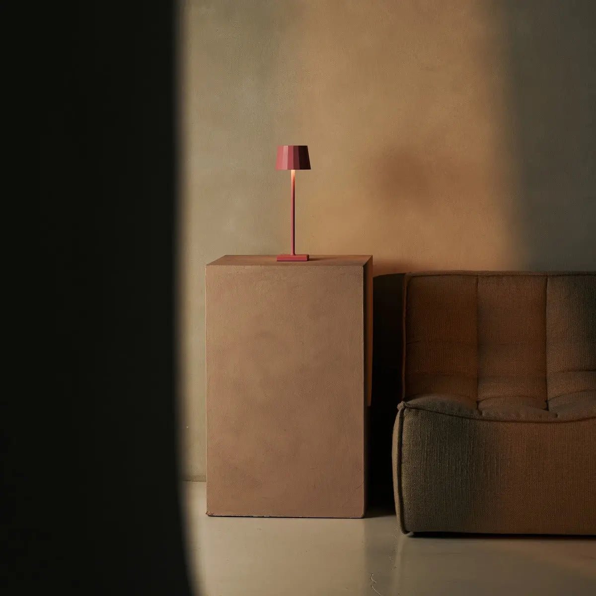 Kombi-Set Profi | 8 x Wouter Flamingo Pink wiederaufladbare Tischlampen mit Ladestation