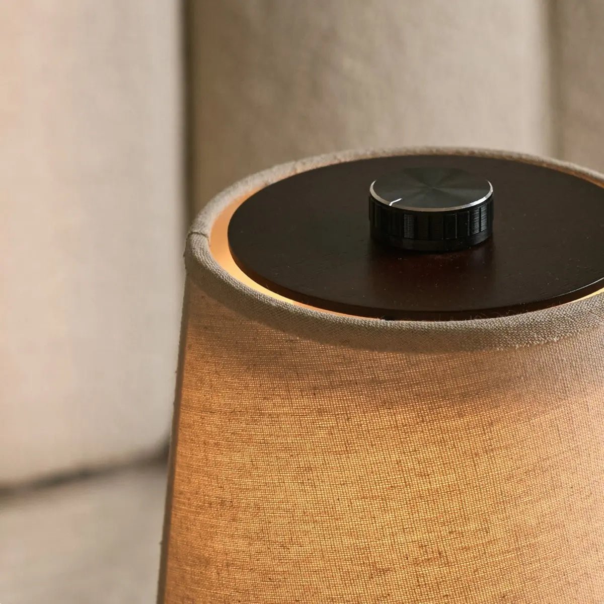 Rover dunkelbraune wiederaufladbare Holzlampe | Kabellos, dimmbar