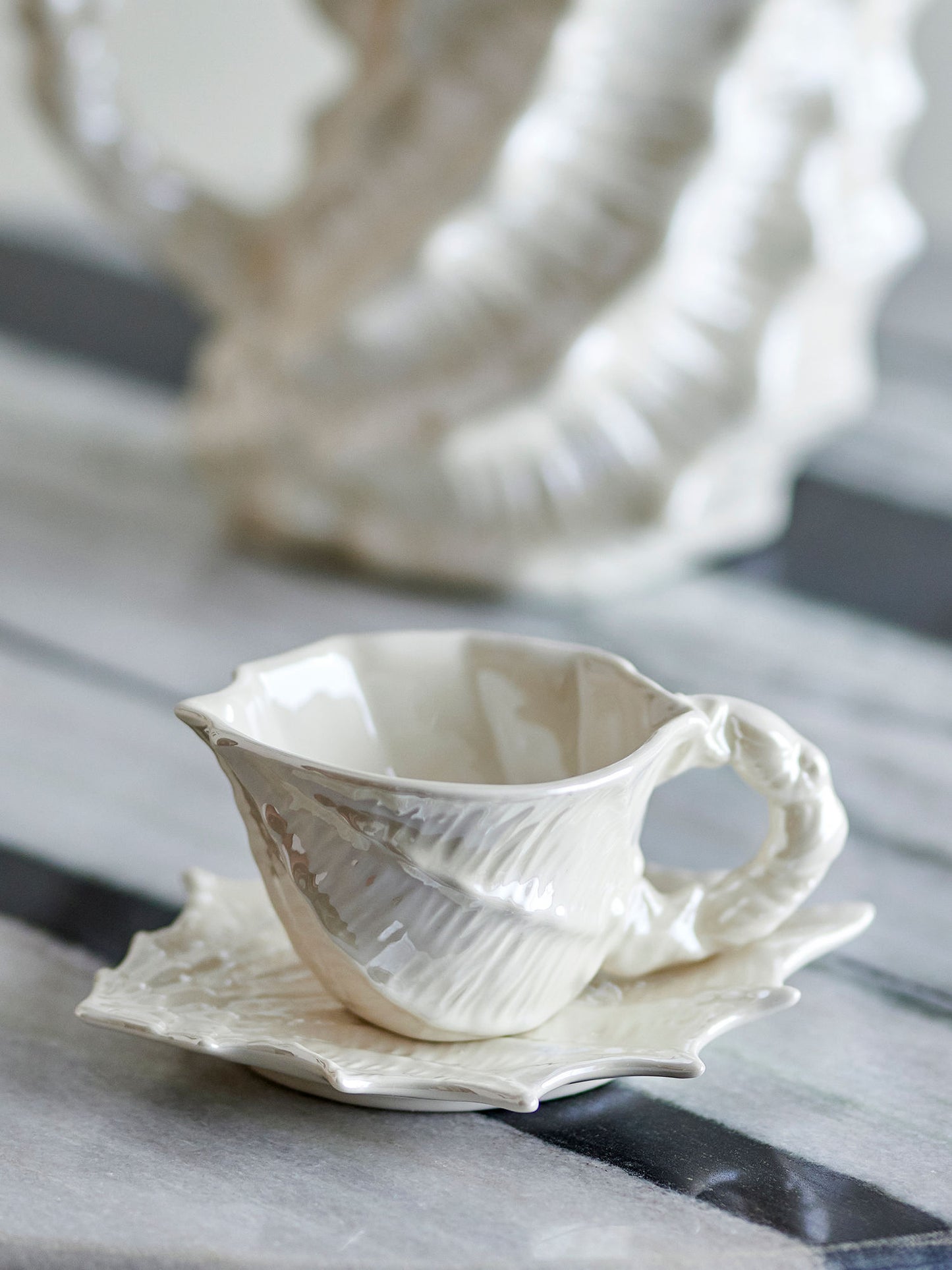 Bloomingville Shellie Tasse mit Untertasse, Weiß, Steingut