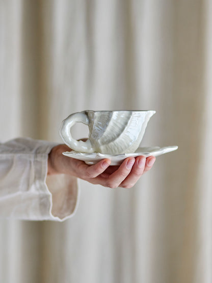 Bloomingville Shellie Tasse mit Untertasse, Weiß, Steingut