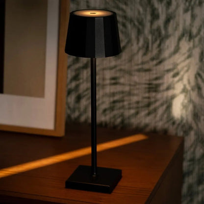 William Black wiederaufladbare Tischlampe | 120-Stunden-Akku und dimmbar