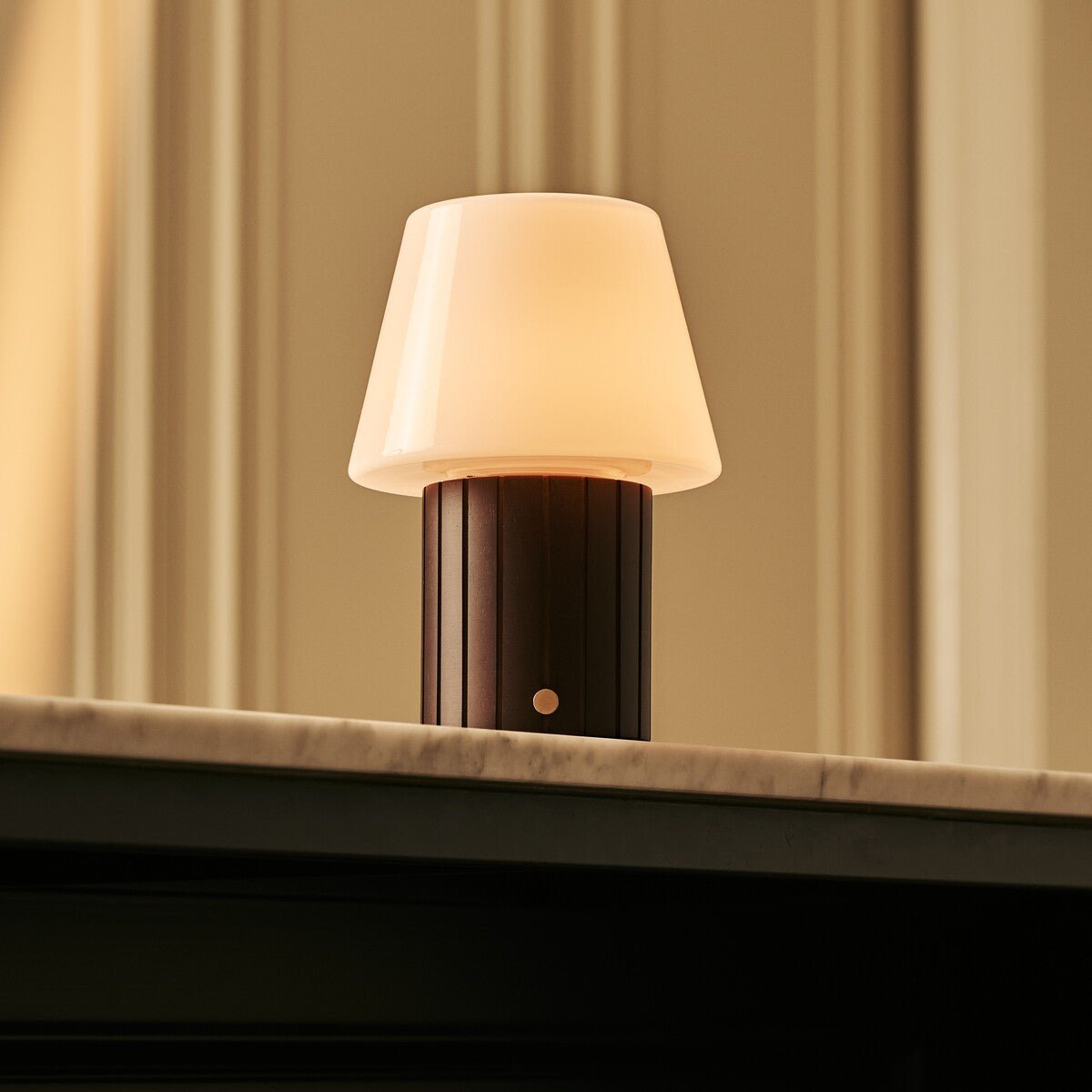 Lex Dunkelbraune wiederaufladbare Tischlampe