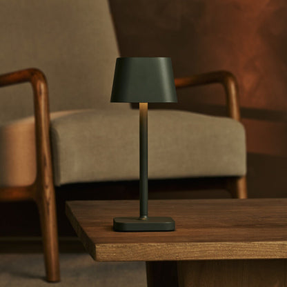 Ava Olivgrüne wiederaufladbare Tischlampe