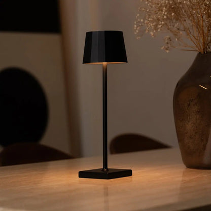 William Black wiederaufladbare Tischlampe | 120-Stunden-Akku und dimmbar