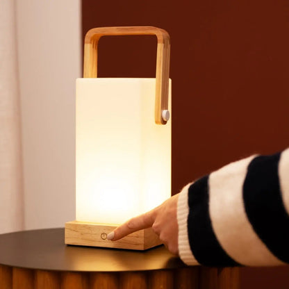 Harper Hellbraune Holzlampe | Tragbar, wiederaufladbar und vielseitig
