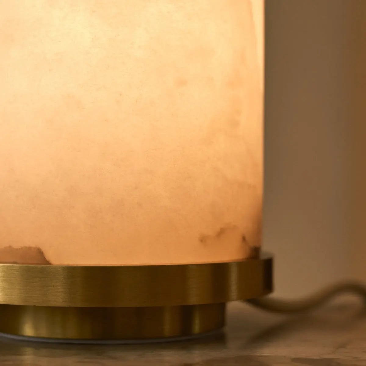 Luxuriöse Alabasterlampe Mateo | goldene Akzente
