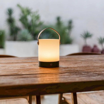 Avery Dunkelbraune wiederaufladbare Tischlampe aus Holz