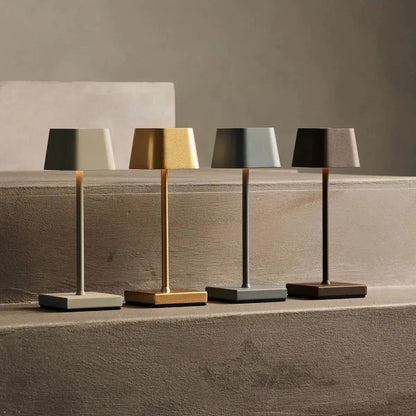 Sarphati Mini Gold Akku-Tischlampe | Wiederaufladbar über Ladestation