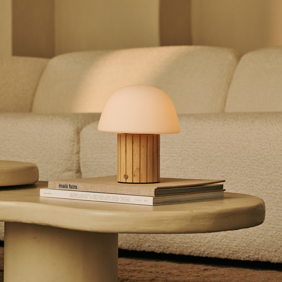 Etienne Hellbraune wiederaufladbare Tischlampe