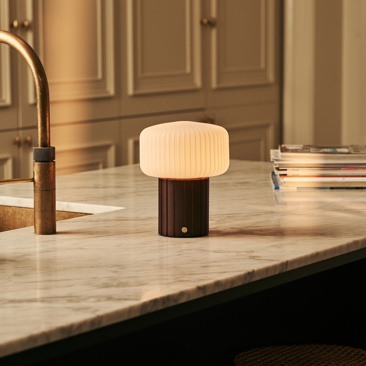 Dunkelbraune wiederaufladbare Tischlampe Margaux