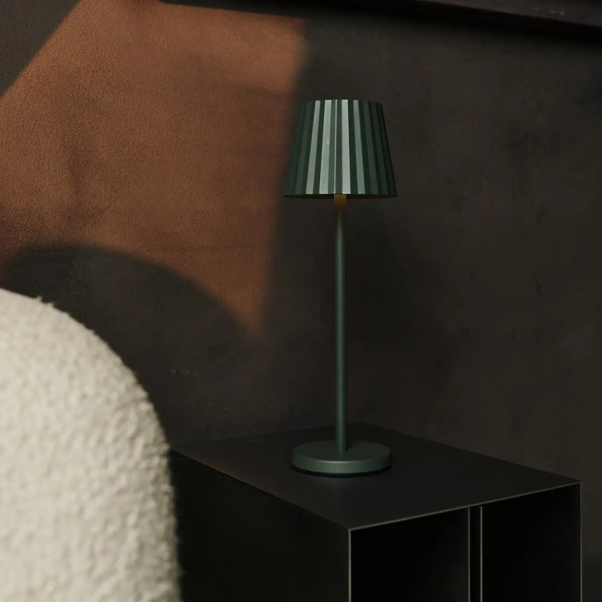 Kombi-Set Profi | 4 x wiederaufladbare Tischlampen mit Ladestation