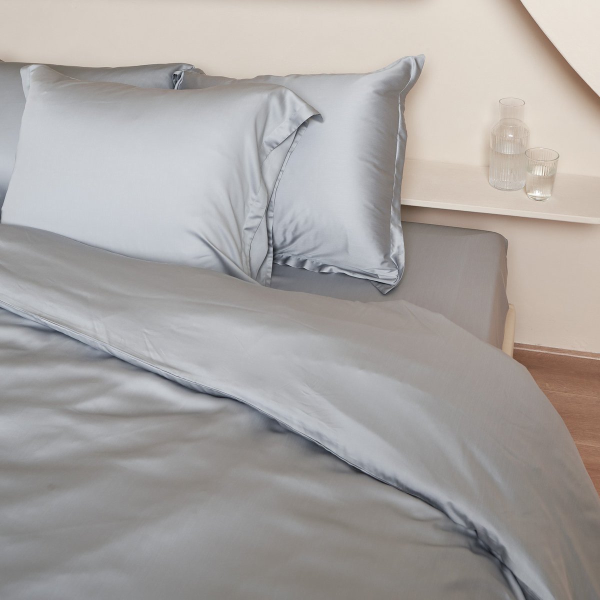 TENCEL™ – Satin-Spannbettlaken Graublau