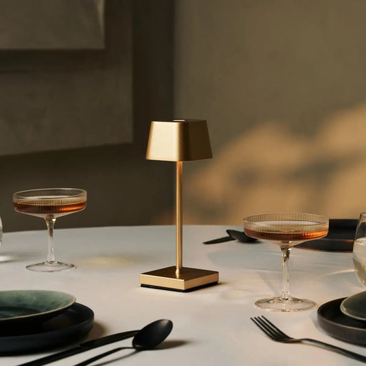 Sarphati Mini Gold Akku-Tischlampe | Wiederaufladbar über Ladestation