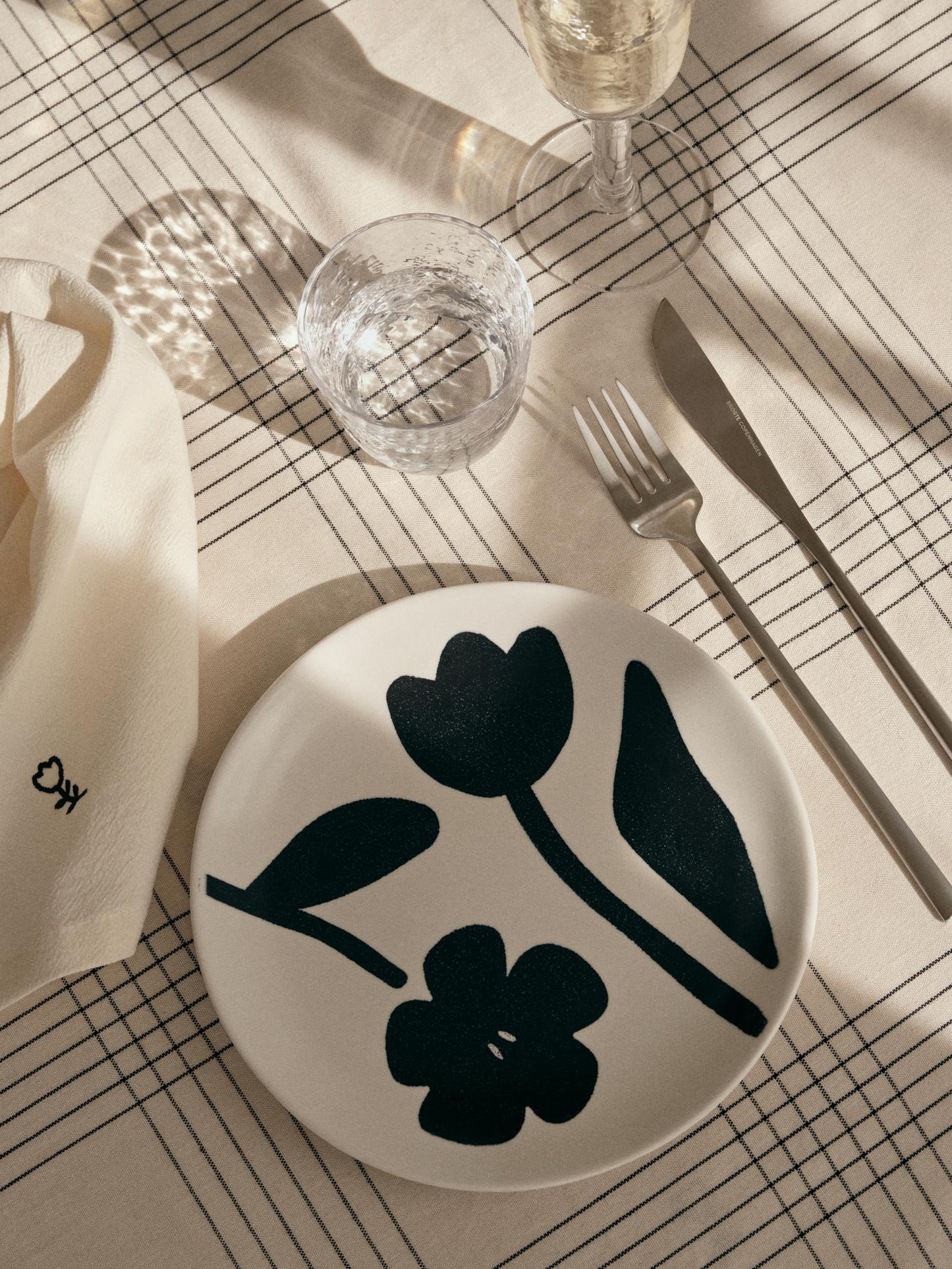 Broste Copenhagen Flora Teller handbemalt, Ø 26 cm