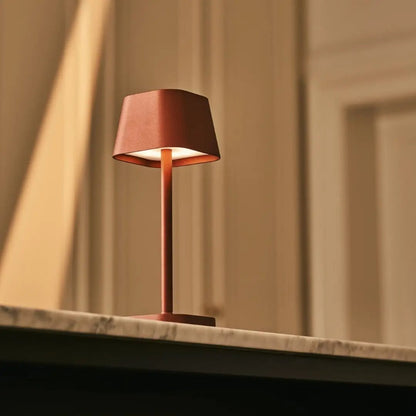 Ava Bronze wiederaufladbare Tischlampe | Stilvoll, kabellos und dimmbar