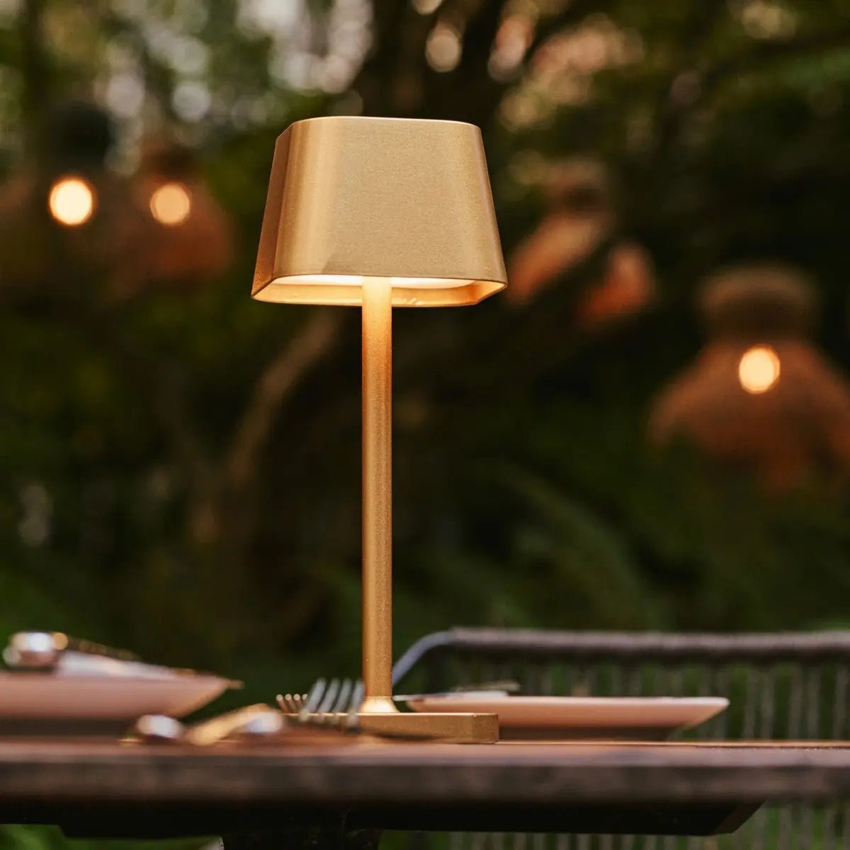 Ava Gold wiederaufladbare Tischlampe | Kabellos, dimmbar und stilvoll