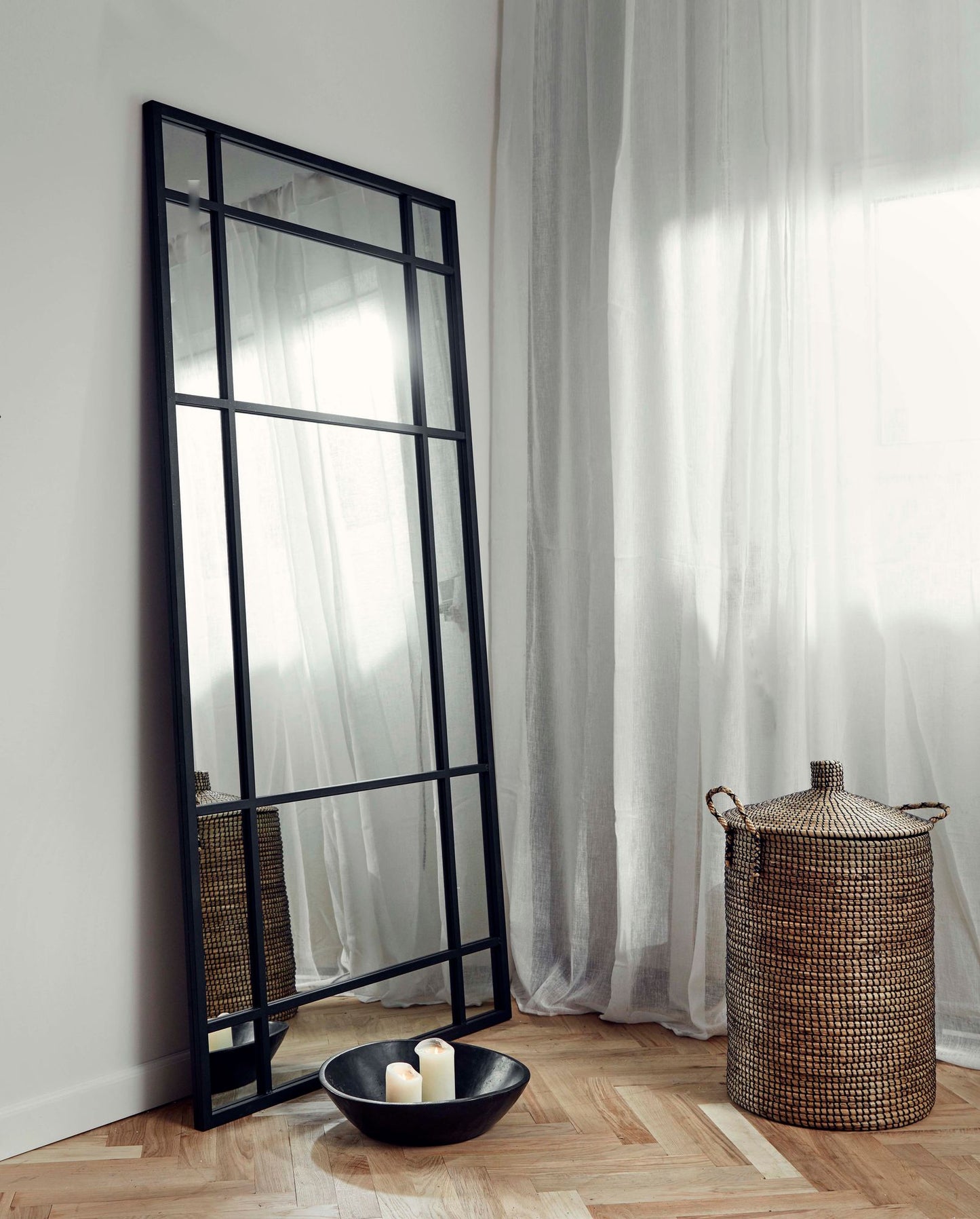 Nordal A/S SPIRIT iron wall mirror - black