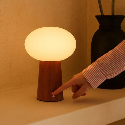 Max Kastanienbraune kabellose Tischlampe aus Holz