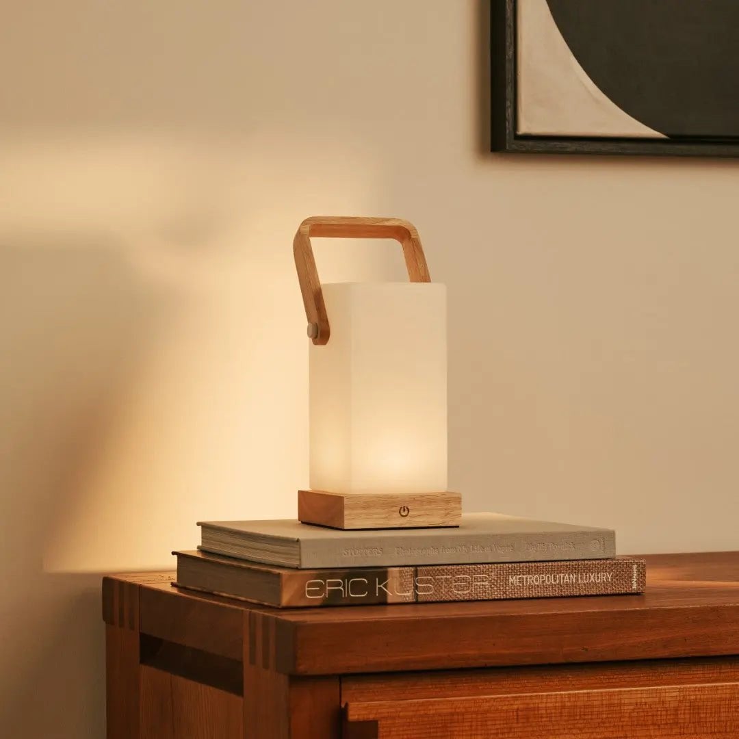 Harper Hellbraune Holzlampe | Tragbar, wiederaufladbar und vielseitig