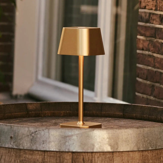 Ava Gold wiederaufladbare Tischlampe | Kabellos, dimmbar und stilvoll