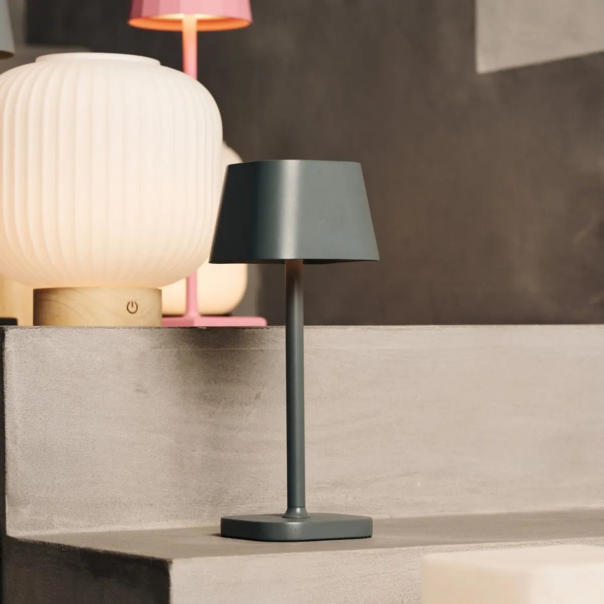 Kombi-Set Profi | 8 x Sarphati Mini Mouse Grey wiederaufladbare Tischlampe mit Ladestation