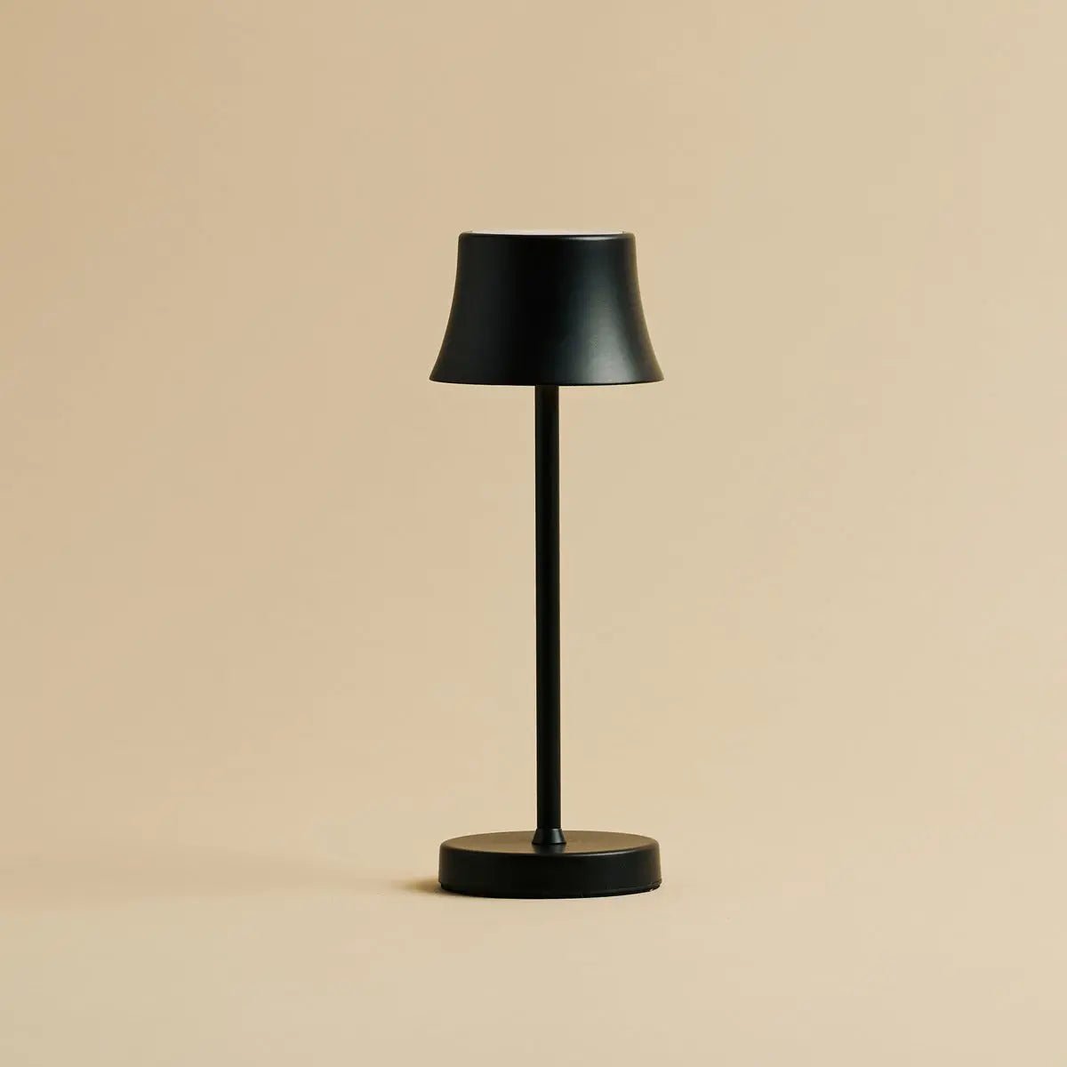 Kombi-Set Profi | 8 x De Pijp Mini Midnight Black wiederaufladbare Tischlampen mit Ladestation