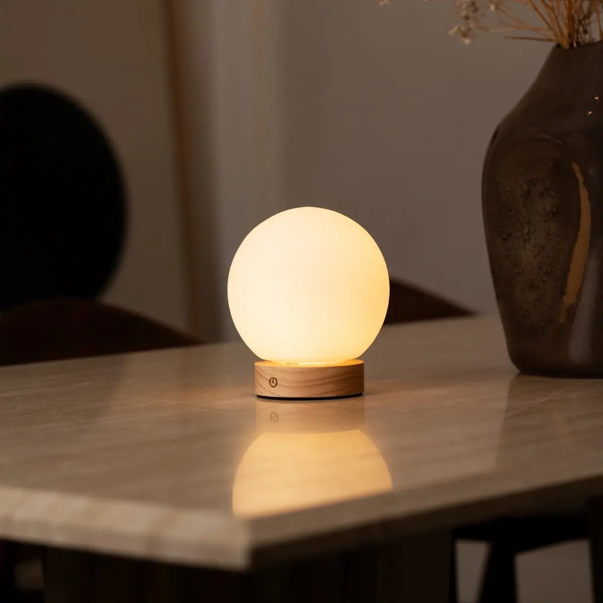 Flore Hellbraune Holzlampe | Wiederaufladbare kabellose Beleuchtung