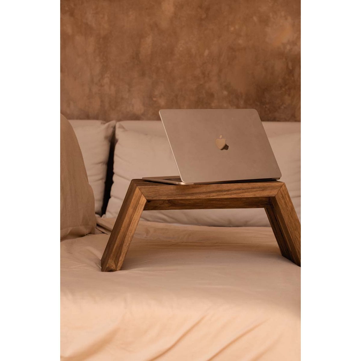 Der Ashley Cocoon Tisch – Natur