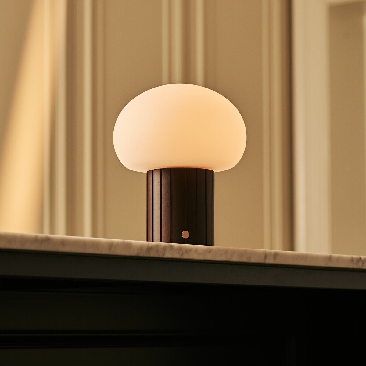 Pieter Dunkelbraune wiederaufladbare Tischlampe