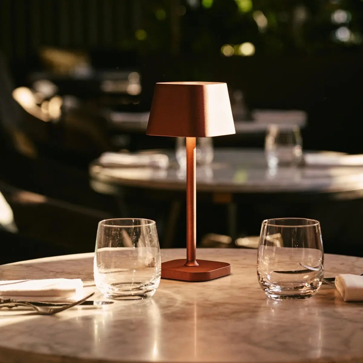 Ava Bronze wiederaufladbare Tischlampe | Stilvoll, kabellos und dimmbar