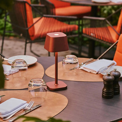 Ava Bronze wiederaufladbare Tischlampe | Stilvoll, kabellos und dimmbar