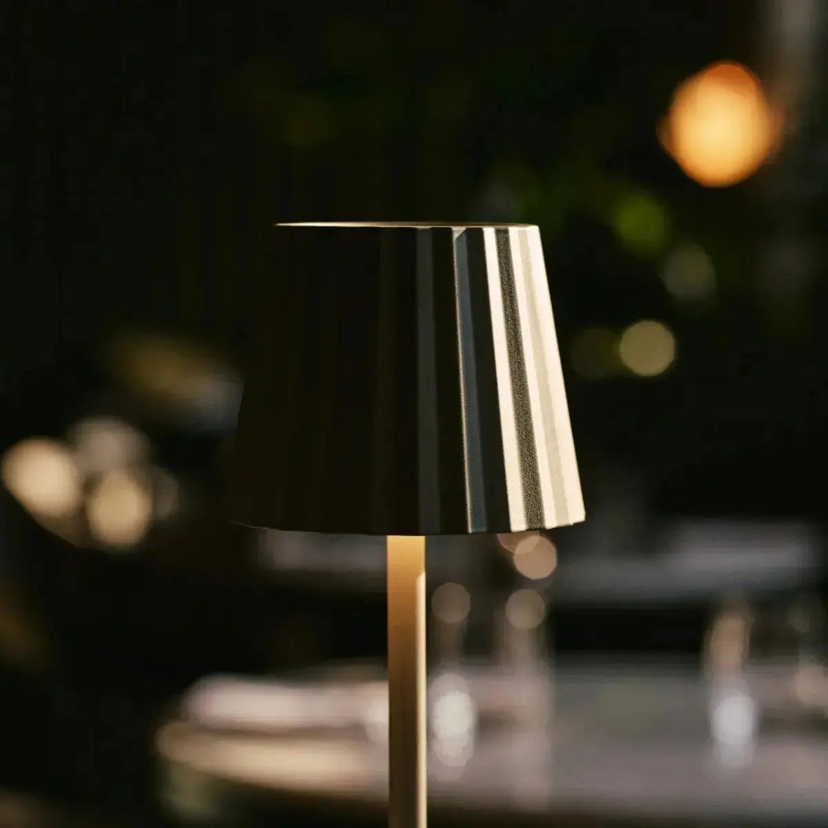 Kombi-Set Profi | 4 x wiederaufladbare Tischlampen mit Ladestation