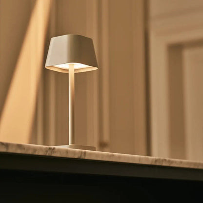 Ava Shadow Grey - wiederaufladbare Tischlampe | Stilvoll, schnurlos und dimmbar