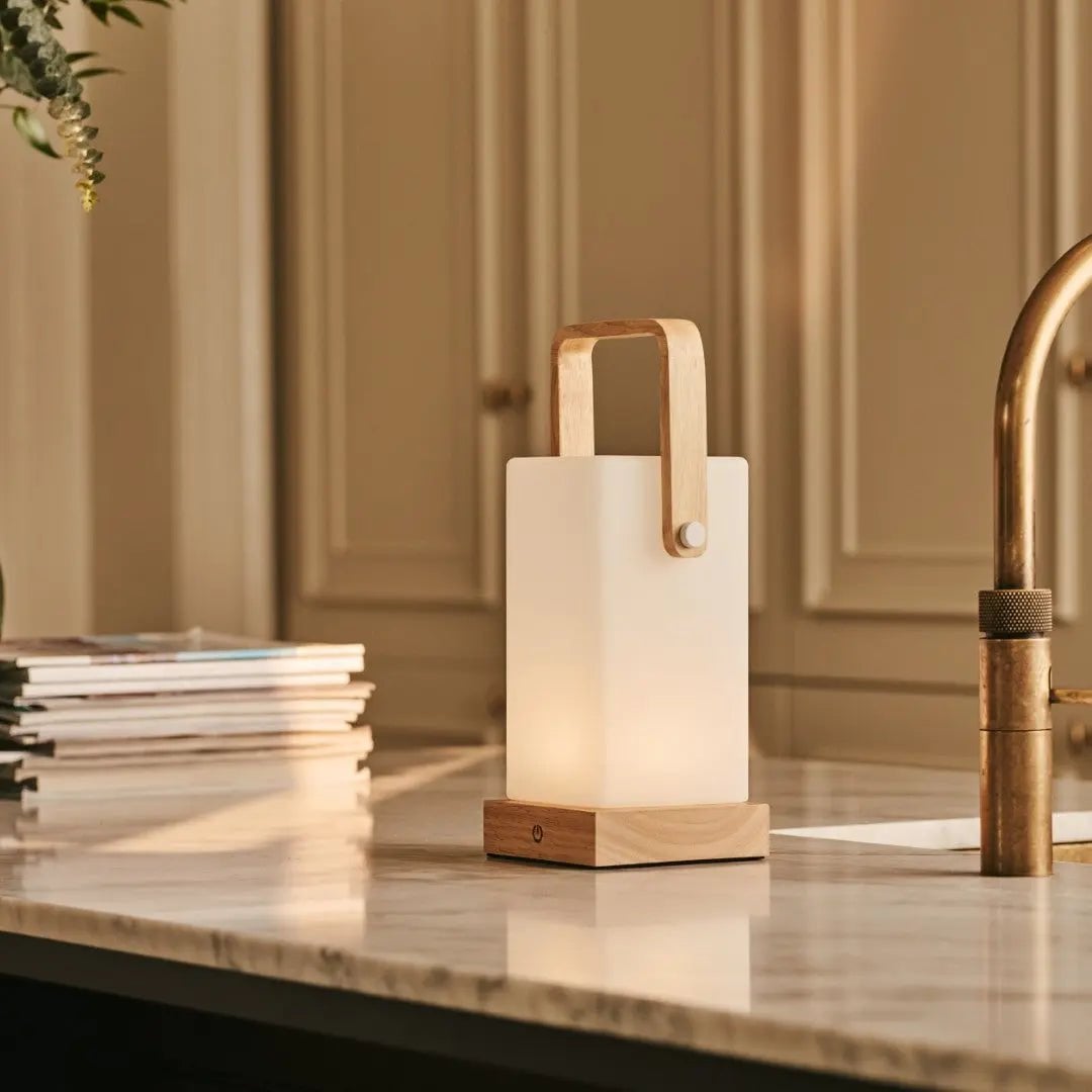 Harper Hellbraune Holzlampe | Tragbar, wiederaufladbar und vielseitig