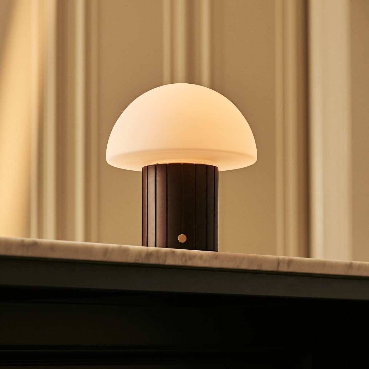Siebe Dunkelbraune wiederaufladbare Tischlampe