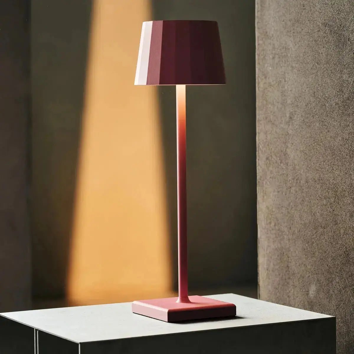 Kombi-Set Profi | 8 x Wouter Flamingo Pink wiederaufladbare Tischlampen mit Ladestation