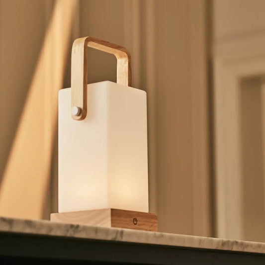 Harper Hellbraune Holzlampe | Tragbar, wiederaufladbar und vielseitig