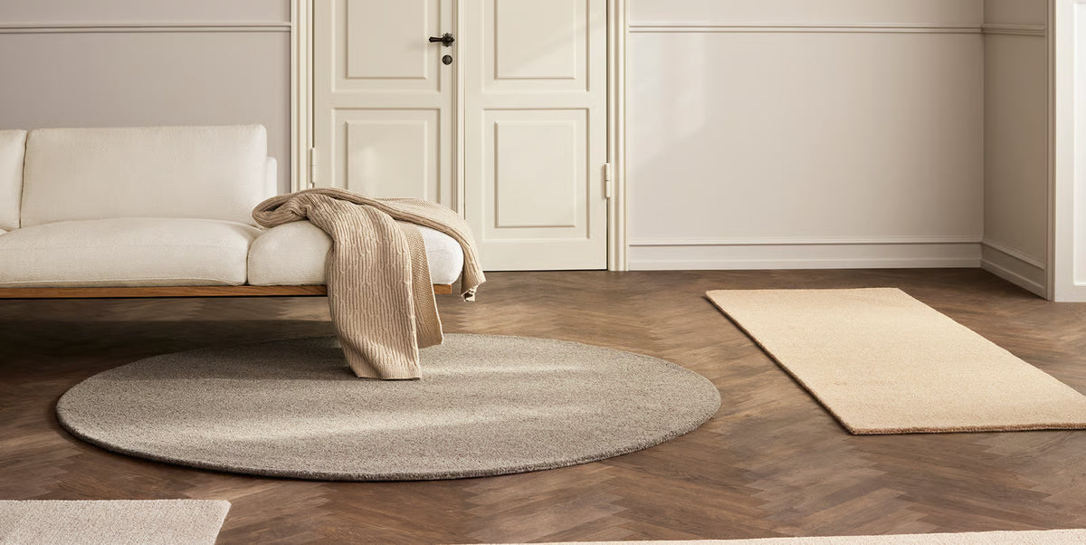 BOLIA Natura hangemachter Teppich Light Grau, Designed by BOLIA Design Team